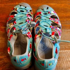 Keen sandals girls size 6 fits like women' 7.5 to
